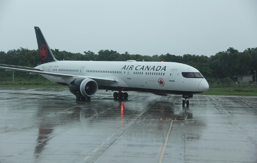 Jamaica welcomes back Canadians with Air Canada s Dreamliner