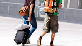 Overseas travel by Canadians up 1.0% in October to 905,000 trips