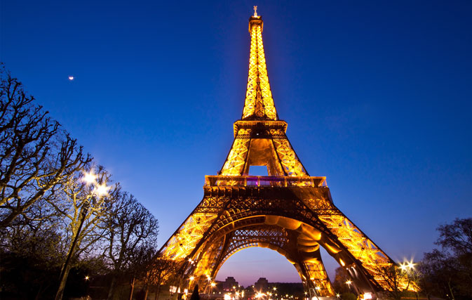 Did you know? Snapping a pic of the Eiffel Tower at night is totally ...