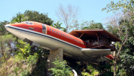 Costa Rica hotel converts airplane fuselage into luxury room