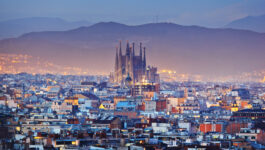 Barcelona bans new tourist accommodations in the city centre