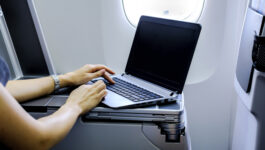 IATA CEO criticizes electronics device ban