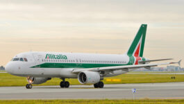 Alitalia looks to reorganize to avoid collapse