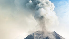 Alaskan volcano eruption causes aviation alert