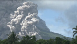 Alert level raised to 4 in Philippines after volcano explosion