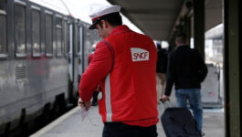 French strikes cause railway chaos and flight cancellations