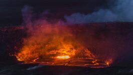 New lava fissure prompts more evacuations in Hawaii