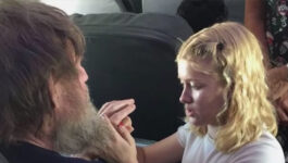 Teen helps blind & deaf man on flight, restoring everyone’s faith in humanity