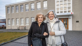 Mother & daughter return to Iceland 60 years after emergency landing