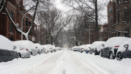 Snowstorm batters parts of Midwest, 100s of flights cancelled