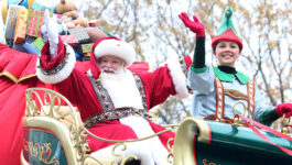 What’s the Ho-Ho-Hold up? Santa left dangling from sleigh at Disneyland