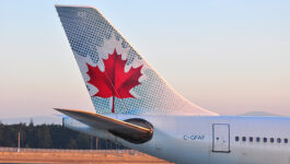 Foreign exchange drags Air Canada to Q4 loss, but operating revenue up