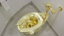 Whodunnit-Someone-stole-a-golden-toilet-from-Winston-Churchills-former-home