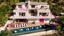 Get-a-load-of-Malibu-Barbies-Dream-House-up-for-rent-on-Airbnb-4