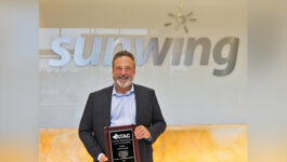 Sunwing-Airlines-President-Mark-Williams-receives-ATAC-Lifetime-Honoree-Award