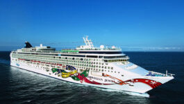 Norwegian-Jewel-reaches-Hawaii-guests-to-fly-home-today