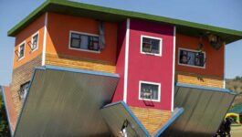 This-upside-down-house-in-South-Africa-is-all-kinds-of-topsy-turvy-fun