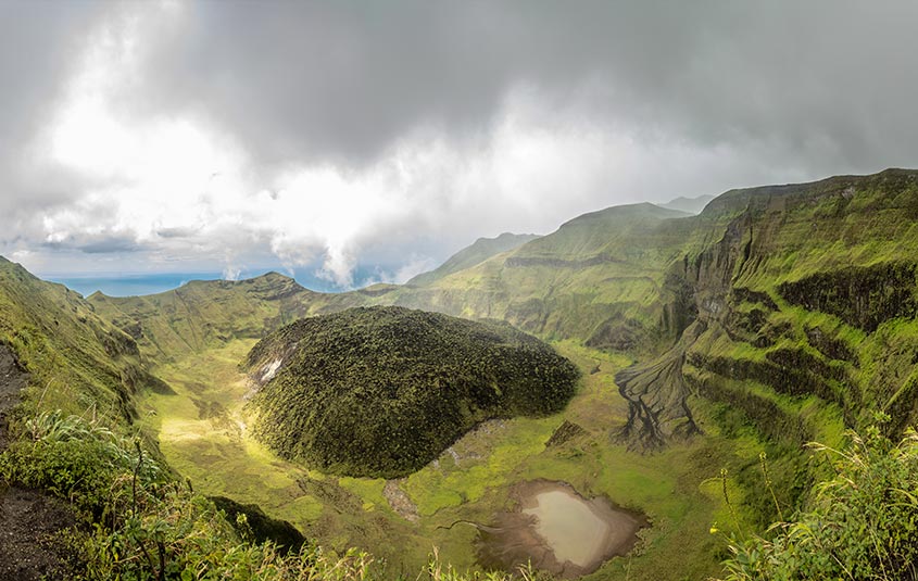 Explosion rocks St. Vincent as volcano keeps erupting - Travelweek