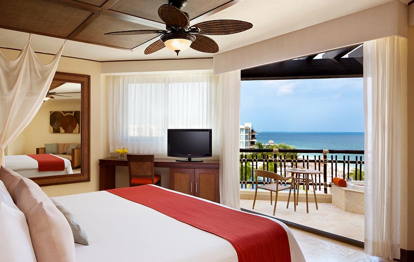 Enjoy a 6th night free at Dreams Riviera Cancun Resort and Spa
